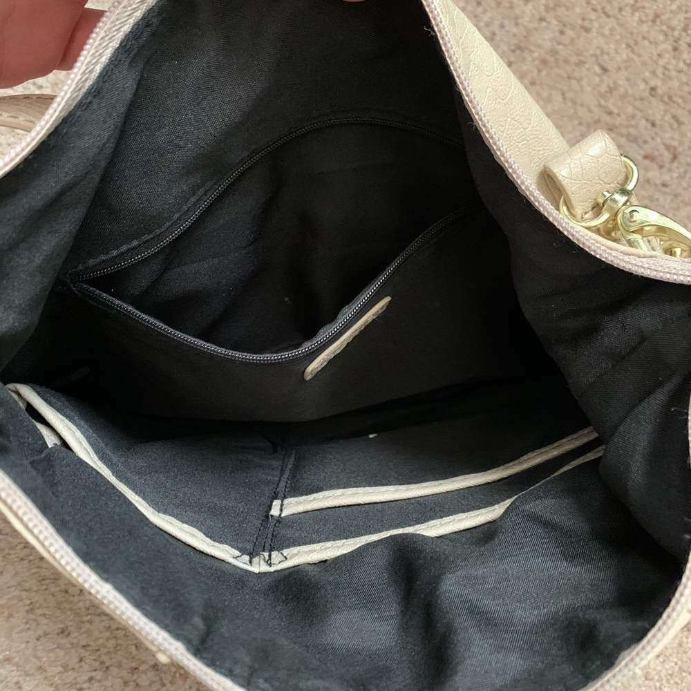 Purses - Picture 4 of 4